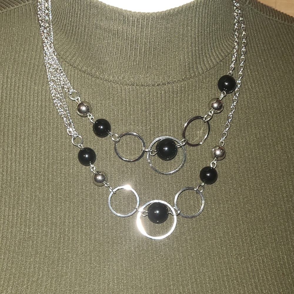 Paparazzi necklace and earing set. NWT